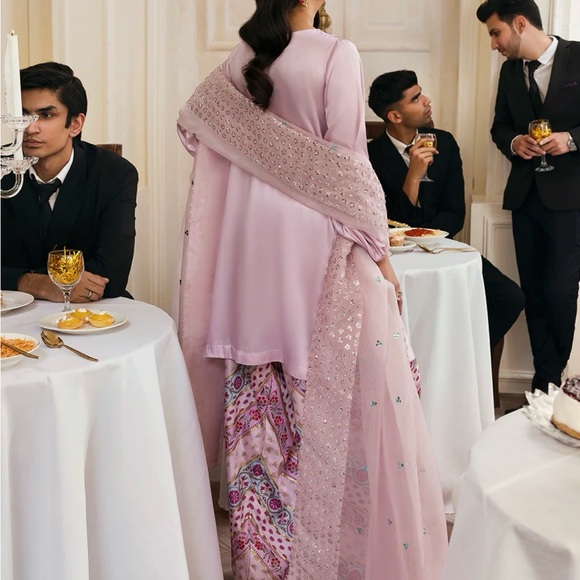 Elegant Pink Embellished Dress - Picture 4 of 8